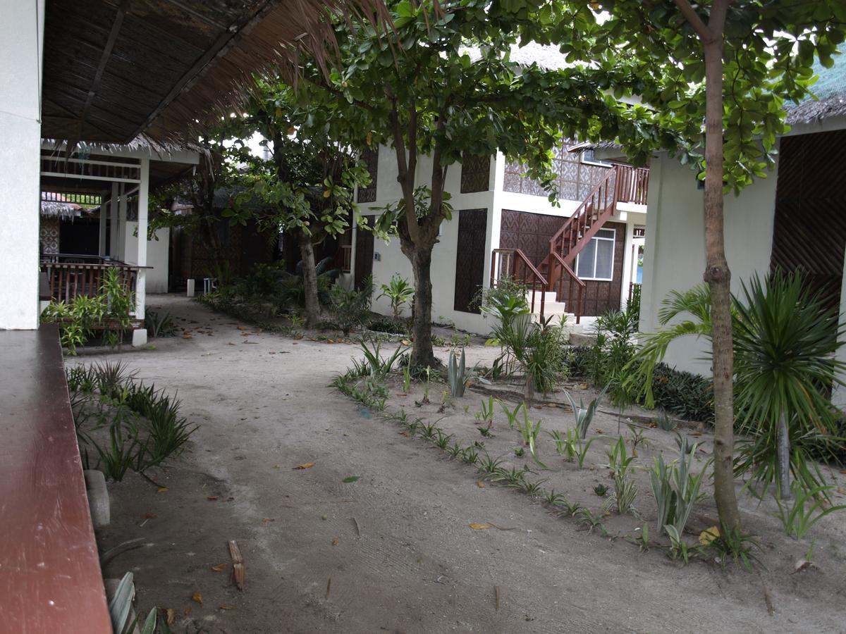 The Shark'S Tail Dive Center Hotel Daanbantayan Exterior photo